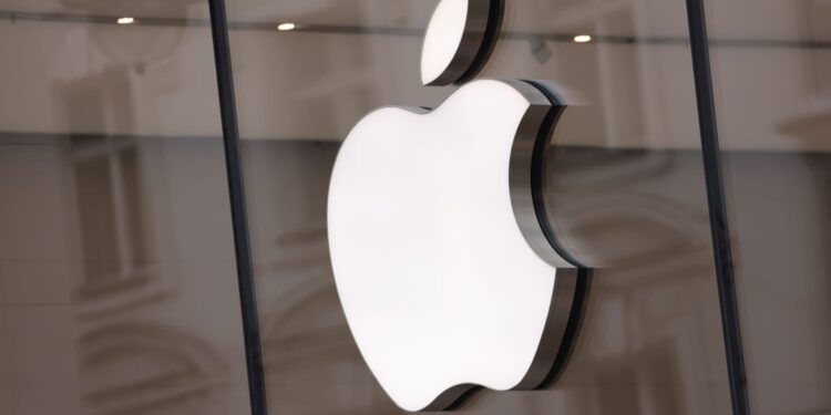 Jefferies Lowers Apple to Uncommon Underperform Status, Citing Potential Revenue Shortfall