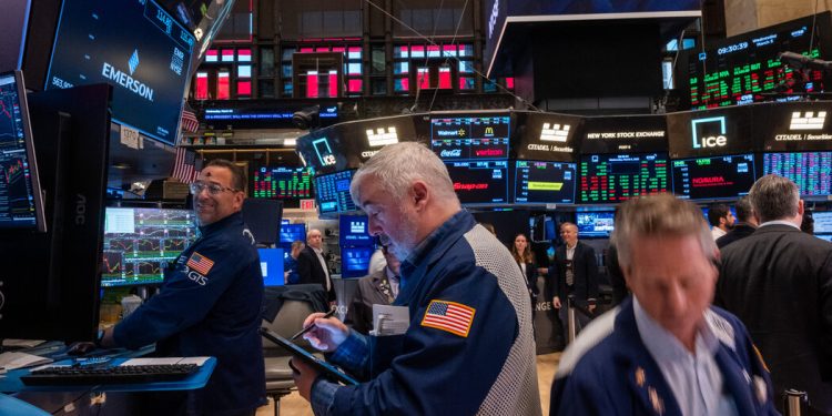 Conservative Media Unfazed by Market Fluctuations
