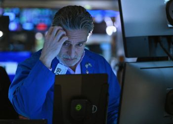 Investor Survey Reveals Sharp Decline in Bullish Sentiment for Stocks