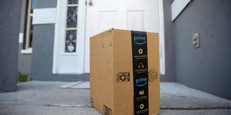Should You Buy or Sell AMZN Stock?