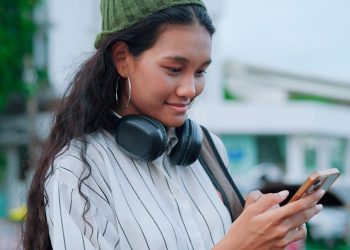 Earn with AI: 5 Essential Learning Resources